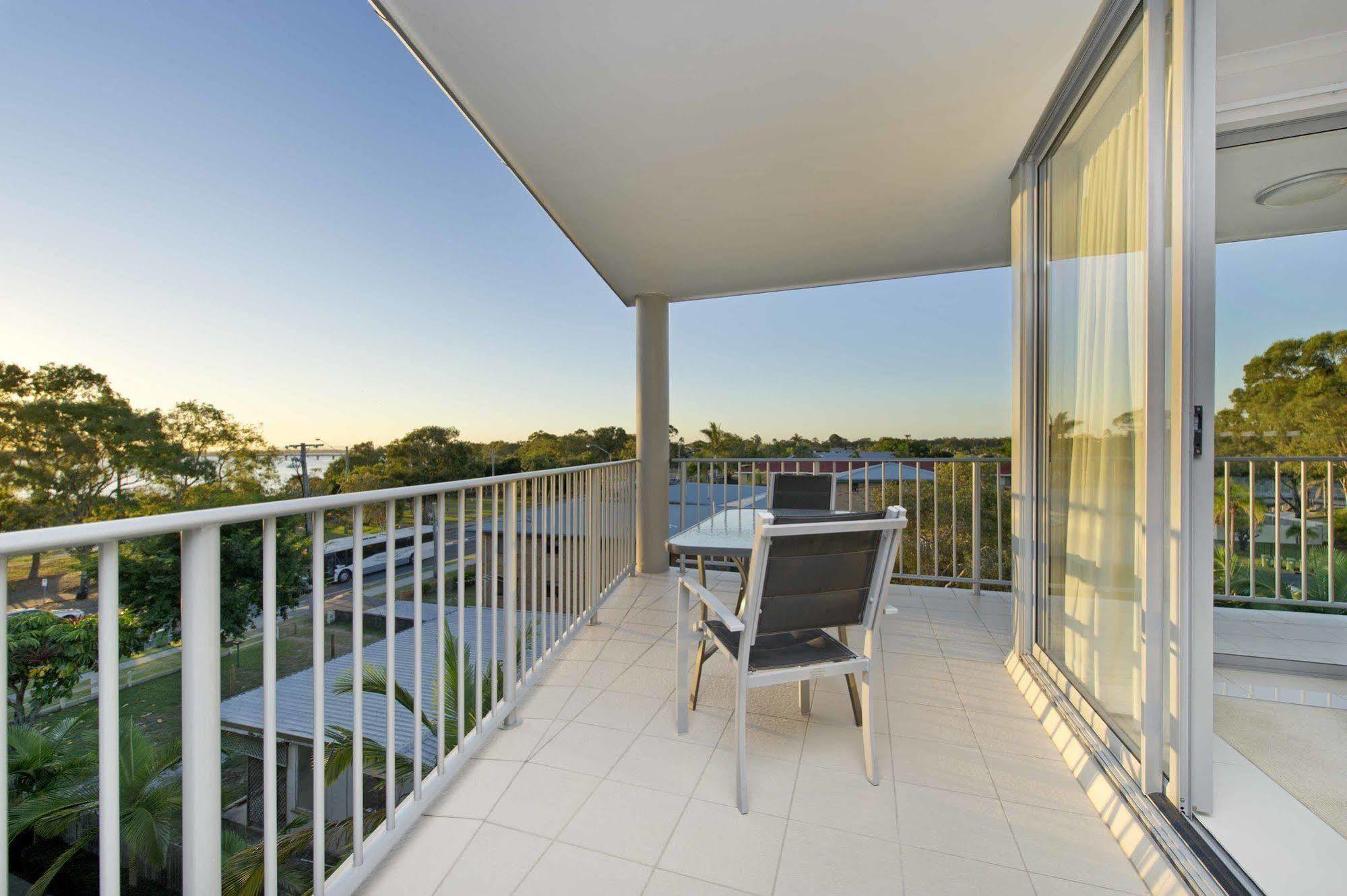 On The Bay Apartments Bongaree Ngoại thất bức ảnh